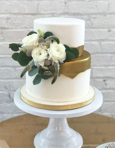 White & Gold Cutting Cake With Fresh Flowers | The Quintessential Cake | Chicago | Luxury Wedding Cakes | Company 251